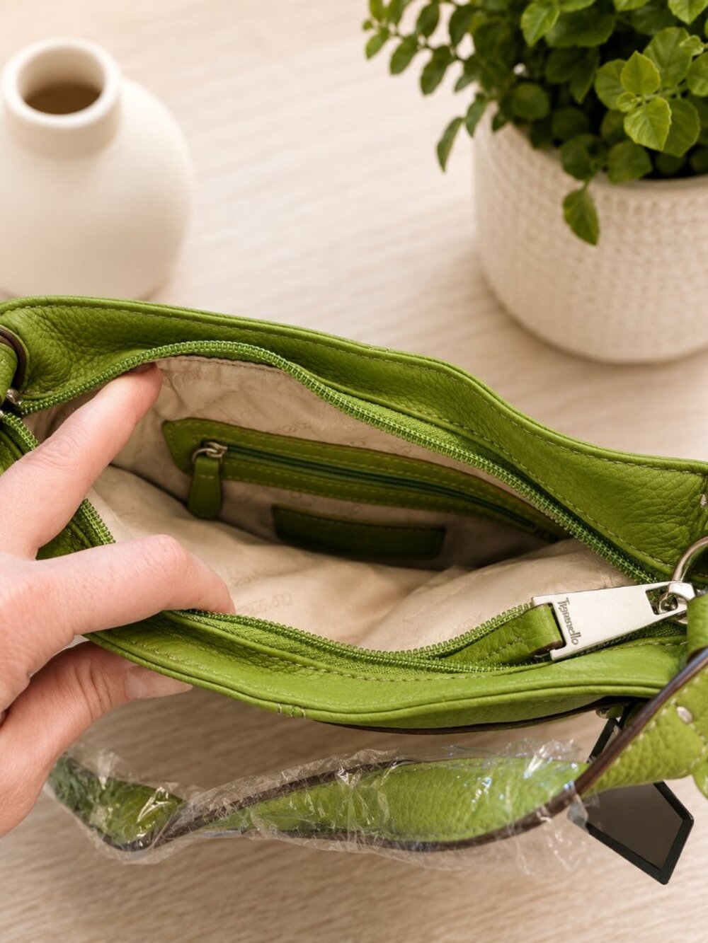 Tignanello Genuine Leather Lime Green Crossbody Purse NWT Pebbled Leather Bag - Picture 5 of 5